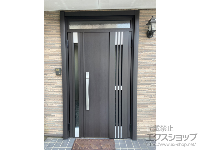 岐阜県不破郡垂井町のLIXIL リクシル（トステム）の玄関ドア リシェント玄関ドア3 断熱K4仕様 親子仕様(ランマ付)R M83型 ※タッチキー仕様(キー付リモコン) 施工例