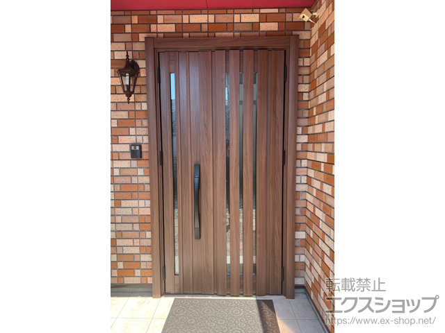 静岡県富士市のLIXIL リクシル（トステム）の玄関ドア リシェント玄関ドア3 断熱K4仕様 親子仕様(ランマ無)外観右吊元 G14型 ※タッチキー仕様(キー付リモコン) 施工例