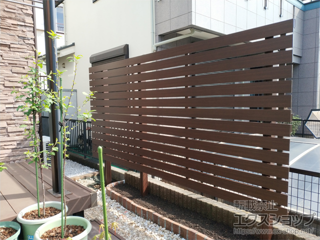 神奈川県横浜市ののフェンス・柵 ルシアスフェンスH02型 横板格子 木調カラー 2段支柱 自立建て用 施工例