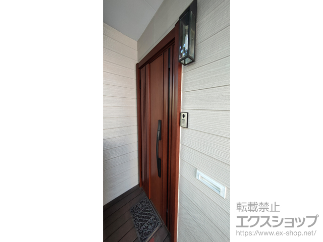 長崎県諫早市のLIXIL リクシル（トステム）の玄関ドア リシェント玄関ドア3 断熱K4仕様 親子仕様+下枠段差緩和材+スペーサーセット（1mm・3mm・5mm）+下枠フラット材+エントリーセット(タッチーキー用)+補強プレート 施工例