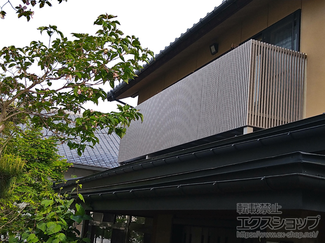 長野県上高井郡小布施町のLIXIL リクシル（トステム）のバルコニー ビューステージHスタイル 縦スリット 連棟 屋根置き式 施工例