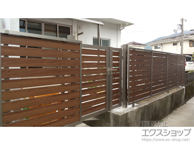 和歌山県伊都郡かつらぎ町ののテラス屋根 開き門扉AB ウッディYS3型 親子開き　柱使用 施工例