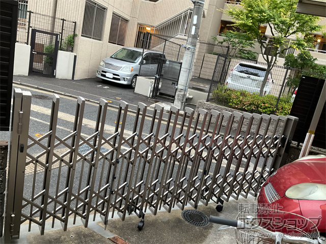 福岡県福岡市ののカーゲート トリップゲートII P型 ペットガード付き ノンレール 片開き*35S 施工例