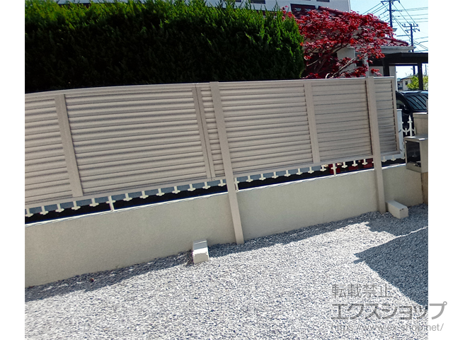 神奈川県相模原市ののフェンス・柵 ミエーネ目隠しルーバーフェンス 上段のみ設置 自立建て用 施工例