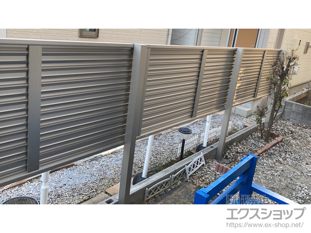 千葉県船橋市ののフェンス・柵 ミエーネ目隠しルーバーフェンス 上段のみ設置 自立建て用 施工例