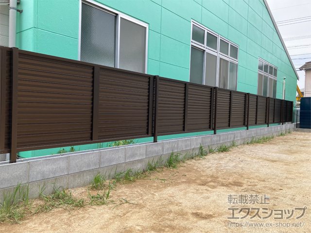 佐賀県鳥栖市ののフェンス・柵 ミエーネフェンス 目隠しルーバータイプ　自由柱施工 施工例