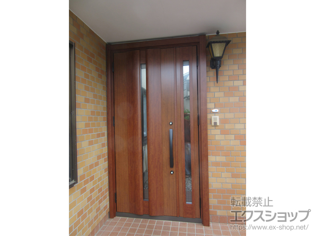 神奈川県相模原市のLIXIL リクシル（トステム）の玄関ドア リシェント玄関ドア3 断熱K4仕様 親子仕様(ランマ無)外観左吊元 G12型 ※手動仕様 施工例