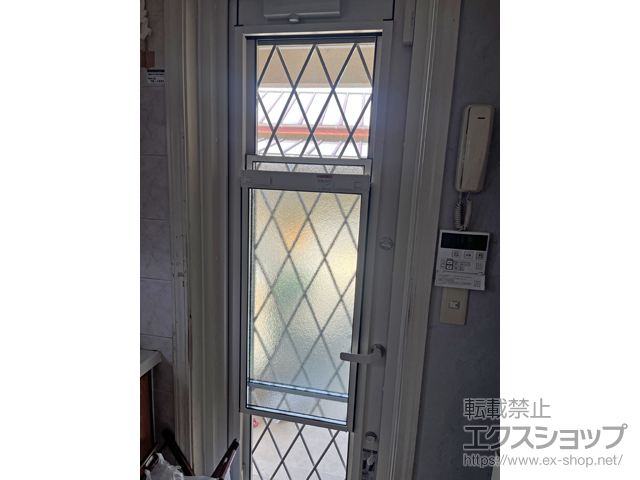 埼玉県越谷市のLIXIL リクシル（トステム）の玄関ドア リシェント勝手口ドア 断熱仕様（Low-E）ランマ無（外観右吊元）K型 施工例