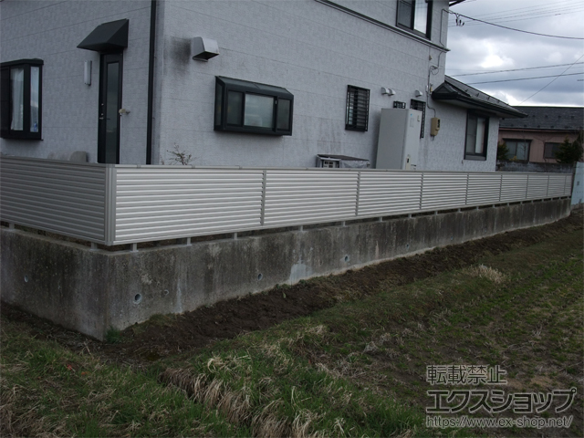宮城県大崎市ののフェンス・柵 ミエーネフェンス 目隠しルーバータイプ 自由柱施工 施工例