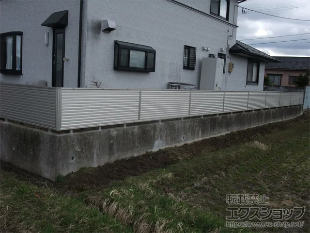 宮城県大崎市のYKKAPのフェンス・柵・塀 ミエーネフェンス 目隠しルーバータイプ 自由柱施工 施工例