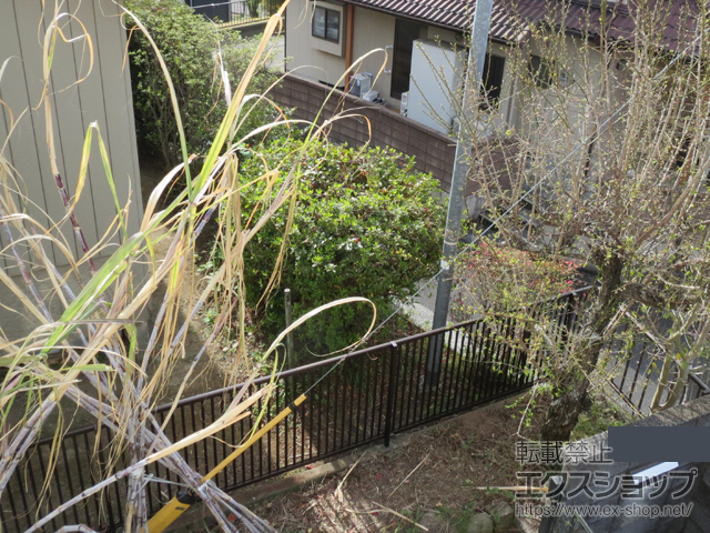 宮崎県延岡市ののフェンス・柵 シンプレオフェンス10F型 縦格子32本　自由柱施工 施工例