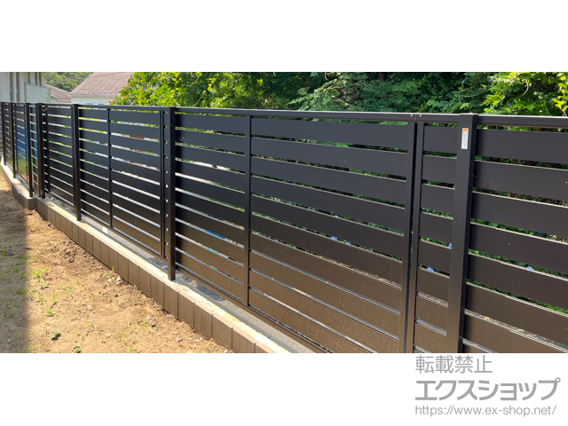 神奈川県鎌倉市ののフェンス・柵 ルシアスフェンス　F04型 横板 木目カラー 自由柱施工 施工例