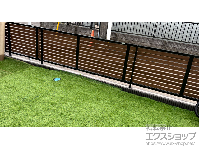 千葉県柏市ののフェンス・柵 フェンスAB YS2型 横スリット2 木調カラー フリーポールタイプ 施工例