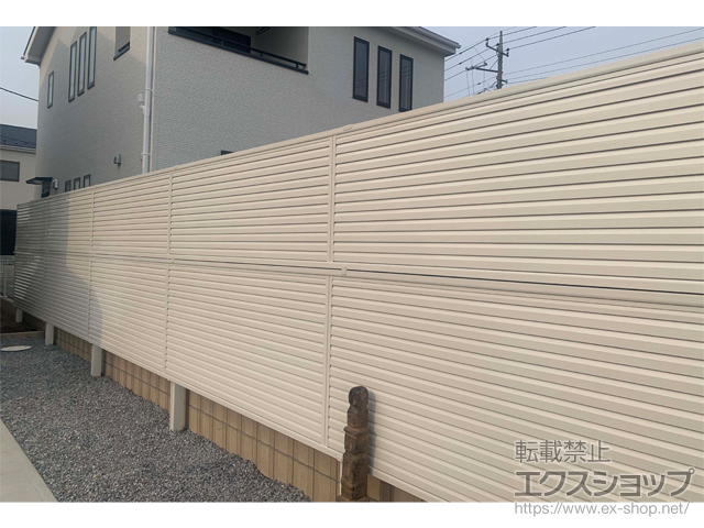 埼玉県幸手市ののフェンス・柵 ミエーネフェンス 目隠しルーバータイプ 2段支柱 自立建て用 施工例