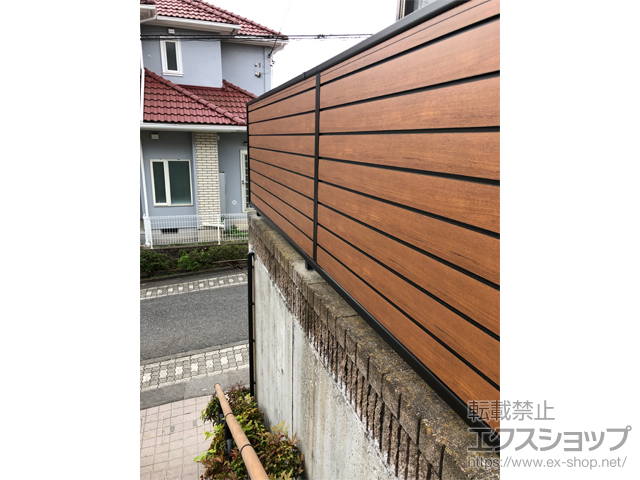 東京都八王子市ののフェンス・柵 モクアルフェンス 目隠しタイプ 2段支柱 自立建て用（パネル1段） 施工例