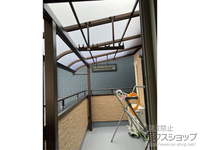 大阪府泉大津市ののバルコニー・ベランダ屋根 ソラリア R型 屋根タイプ 単体 積雪〜20cm対応 施工例