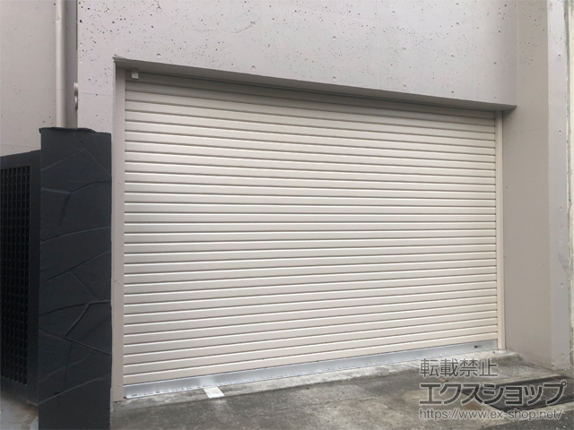 神奈川県小田原市ののガレージシャッター プラテアII スチールタイプ 内蔵 電動式 施工例