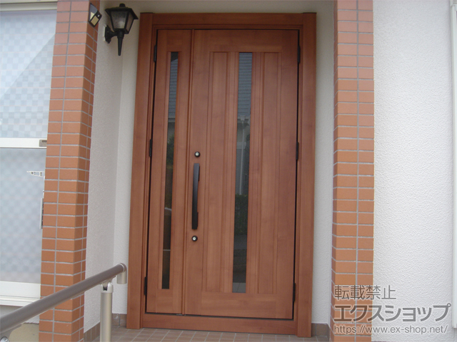 福岡県福岡市のLIXIL リクシル（トステム）の玄関ドア リシェント玄関ドア3 アルミ仕様 親子仕様(ランマ無)外観右吊元 C12N型 ※手動仕様 施工例