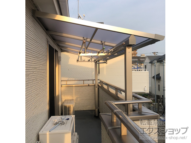 兵庫県明石市ののバルコニー・ベランダ屋根 ソラリア F型 屋根タイプ 単体 積雪〜20cm対応＋吊り下げ式固定物干し 施工例