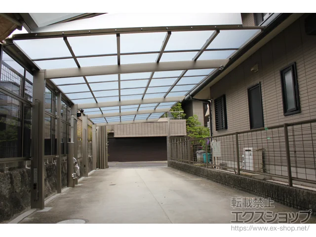 愛知県尾張旭市のLIXIL(リクシル)のカーポート ネスカF (フラットスタイル) 縦連棟 積雪〜20cm対応 施工例