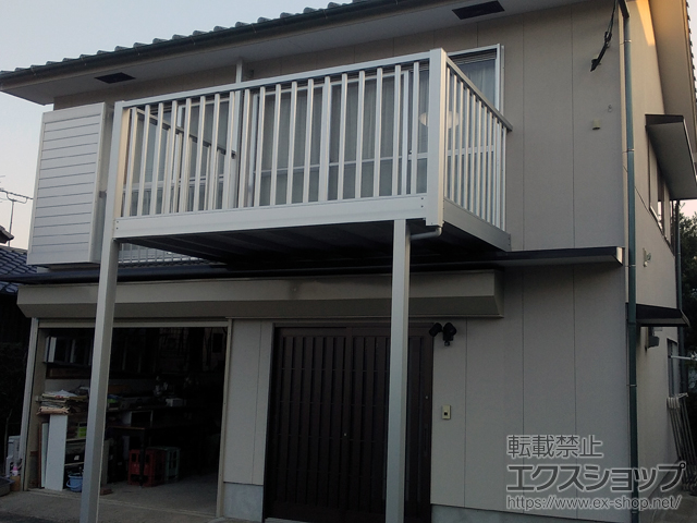 鹿児島県出水市のLIXIL リクシル（トステム）のバルコニー ビューステージHスタイル 縦太格子 単体 柱建て式 施工例