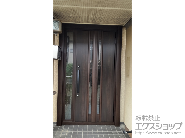 熊本県菊池郡大津町のの玄関ドア リシェント玄関ドア3 断熱K4仕様 片袖仕様(ランマ無)外観右吊元 G15型 ※手動仕様 施工例