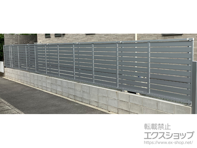 熊本県熊本市ののフェンス・柵 モクハイフェンス アルミ色 フリーポールタイプ 施工例