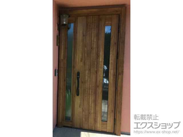神奈川県伊勢原市のの玄関ドア ドアリモ玄関ドア N05N型（通風無）断熱D4仕様 ランマ無 片袖FIX仕様（右勝手）*スマートコントロールキー（電池式ポケットKey仕様）+下枠フラット材／下枠段差緩和材 施工例