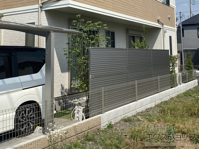 東京都立川市ののフェンス・柵 ミエーネフェンス 目隠しルーバータイプ 2段支柱 自立建て用（パネル2段） 施工例