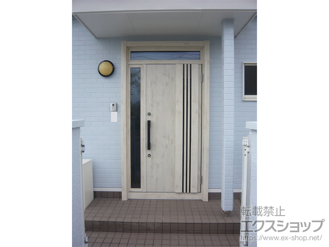 宮城県石巻市のLIXIL リクシル（トステム）の玄関ドア リシェント玄関ドア3 断熱K2仕様 片袖仕様 施工例