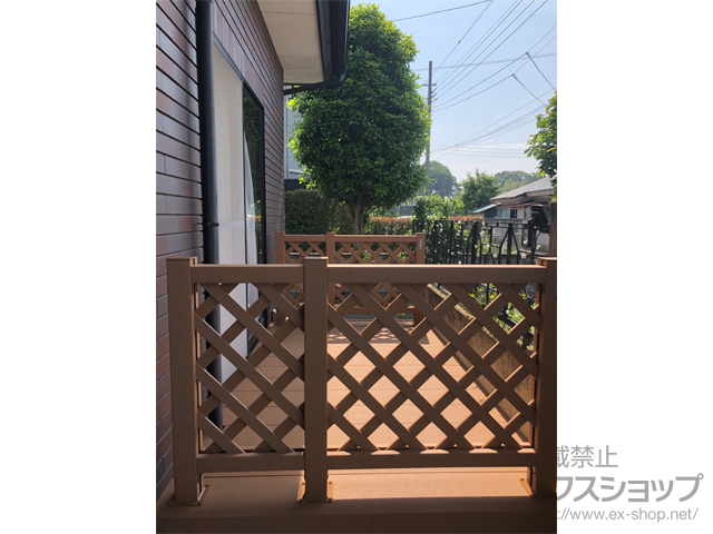 群馬県太田市ののウッドデッキ リウッドデッキ 200+ リウッドデッキフェンス2型＜ラチス格子＞ 施工例