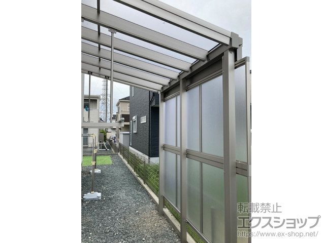 静岡県磐田市ののテラス屋根 ソラリア F型 ビッグサイズ 単体 積雪〜20cm対応+吊り下げ式 固定物干し+前面パネル 施工例