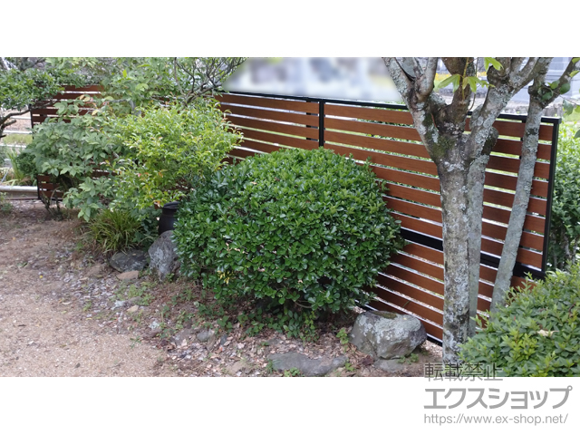 佐賀県鹿島市ののフェンス・柵 モクアルフェンス 横板タイプ 2段支柱 自立建て用 施工例