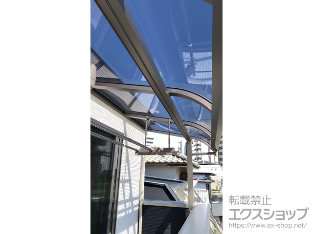 大阪府大阪市ののバルコニー・ベランダ屋根 スピーネ R型 屋根タイプ 単体 積雪〜20cm対応＋吊り下げ物干しAセット 施工例