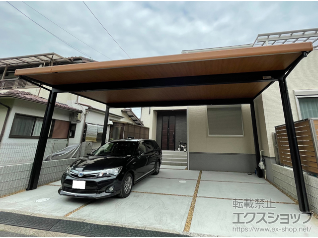 大阪府枚方市ののカーポート レオンポートneo 3台用 角柱4本柱 木調マテリアルカラー 積雪〜50cm対応+カーポート用ダウンライト+軒天パネル 施工例