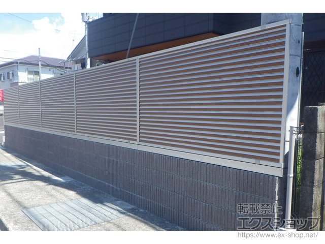 高知県高知市ののフェンス・柵 ルシアスフェンスF05型 横ルーバー 自由柱タイプ 施工例