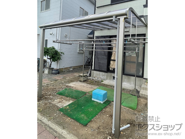 神奈川県厚木市ののテラス屋根 ソラリア R型 テラスタイプ 単体 積雪〜20cm対応+吊り下げ式 固定物干し 施工例