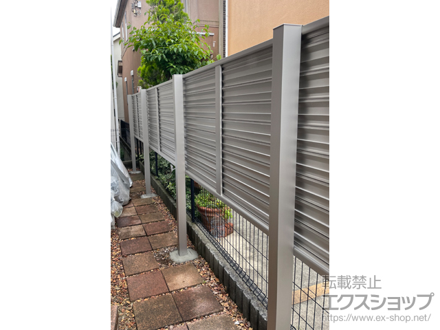 神奈川県川崎市ののフェンス・柵 ミエーネ目隠しルーバーフェンス 上段のみ設置 自立建て用 施工例