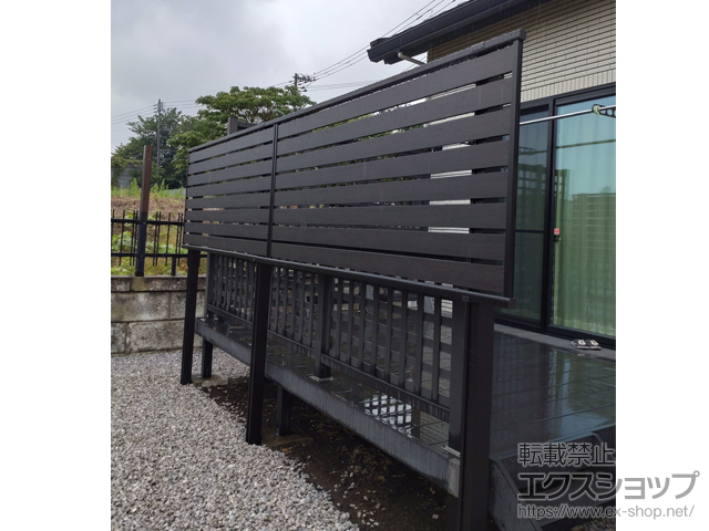 神奈川県横浜市ののフェンス・柵 ルシアスフェンスF04型 横板 木目カラー 2段支柱 自立建て用 施工例