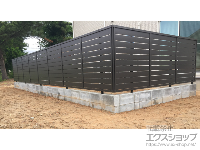 山形県鶴岡市ののフェンス・柵 フェンスAB YS3型 横スリット3 フリーポールタイプ 施工例