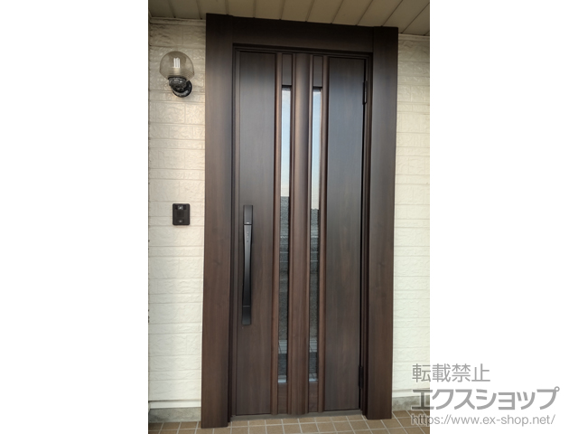 佐賀県佐賀市のLIXIL リクシル（トステム）の玄関ドア リシェント玄関ドア3 断熱K4仕様 片開き仕様(ランマ無)外観右吊元 G15型 ※タッチキー仕様(リモコンタイプ)+枠巾木（小）／下枠段差緩和材（6mm）×2／スペーサーセット（1mm・3mm・5mm 施工例