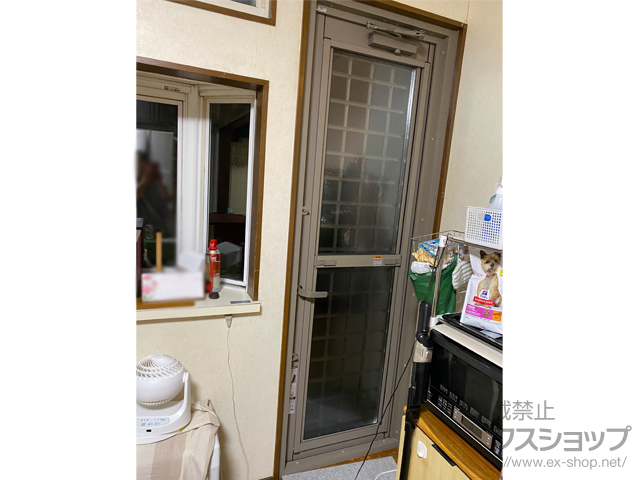 岩手県盛岡市のLIXIL リクシル（トステム）の玄関ドア リシェント勝手口ドア 断熱仕様（一般複層）ランマ無（外観左吊元）G型+アングル／スペーサーセット（1mm・3mm・5mm） 施工例