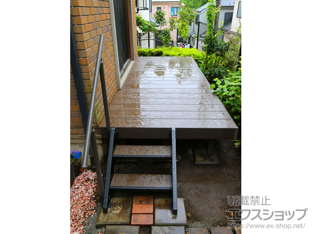 神奈川県横浜市ののウッドデッキ レストステージ 幕板納まり+樹ら楽ステージ ステップ(2段)×2セット+ ステップ用手すり【グリップライン】 施工例