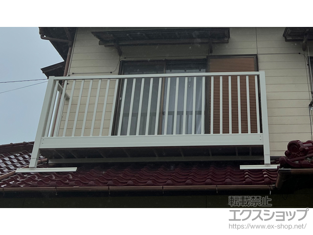 千葉県いすみ市のLIXIL リクシル（トステム）のバルコニー ビューステージHスタイル 縦太格子 単体 屋根置き式 施工例