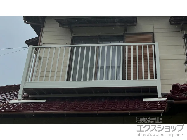 千葉県いすみ市のLIXIL リクシル（トステム）のバルコニー・ベランダ ビューステージHスタイル 縦太格子 単体 屋根置き式 施工例
