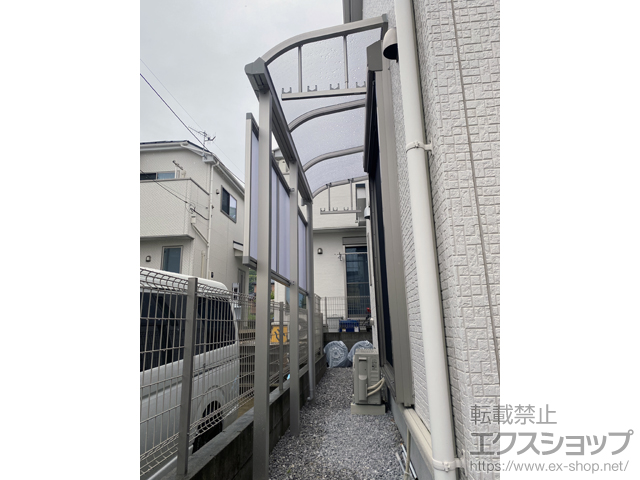 神奈川県厚木市ののテラス屋根 プレシオステラスII R型 テラスタイプ 単体 積雪〜20cm対応+前面パネル(柱標準タイプ) 1段 施工例