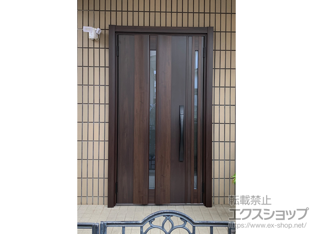 埼玉県狭山市のLIXIL リクシル（トステム）の玄関ドア リシェント玄関ドア3 断熱K2仕様 親子仕様(ランマ無)外観左吊元 G12型 ※タッチキー仕様(キー付リモコン) 施工例