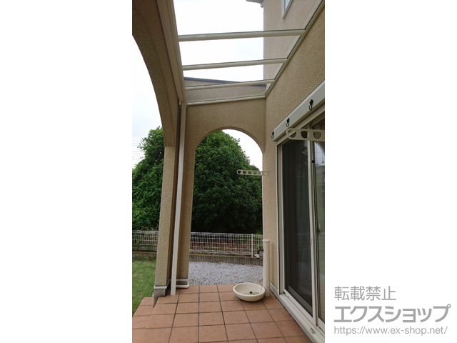群馬県伊勢崎市ののテラス屋根 テラスVS F型 テラスタイプ 単体 積雪〜30cm対応+壁付け物干しセット 施工例