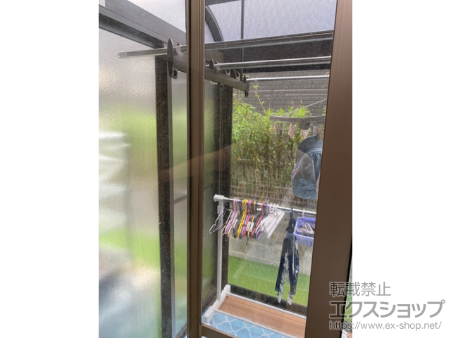 愛知県豊田市ののテラス囲い・サンルーム サニージュ R型 床納まり ランマ無 積雪〜20cm対応+吊下げ物干しBセット 標準 2本入り・吊下げ物干し取付け桟×2／垂木取り付け部品（10個入）／躯体水切り逃げ部材 施工例