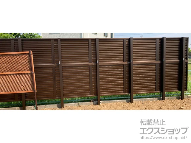 熊本県荒尾市のValue Selectのフェンス・柵・塀 ミエーネフェンス 目隠しルーバータイプ 2段支柱 自立建て用 施工例